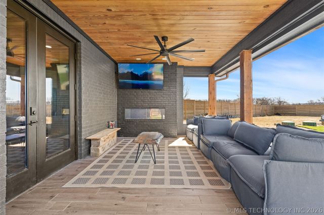 456 Tuscan Road E, Ardmore, OK 73401