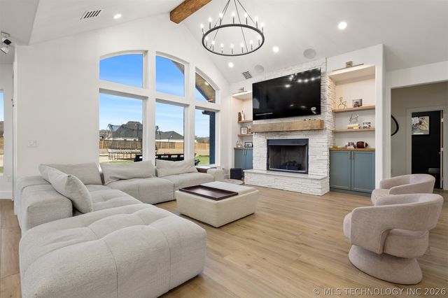 456 Tuscan Road E, Ardmore, OK 73401