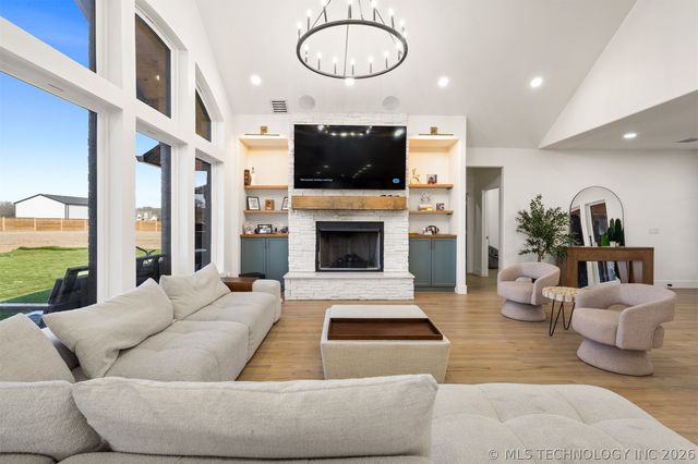 456 Tuscan Road E, Ardmore, OK 73401