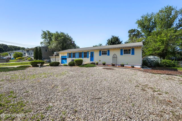 41 Goldweber Avenue, Jackson, NJ 08527
