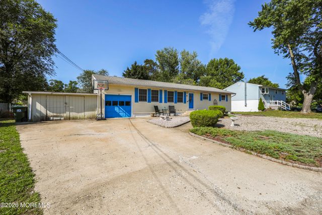 41 Goldweber Avenue, Jackson, NJ 08527