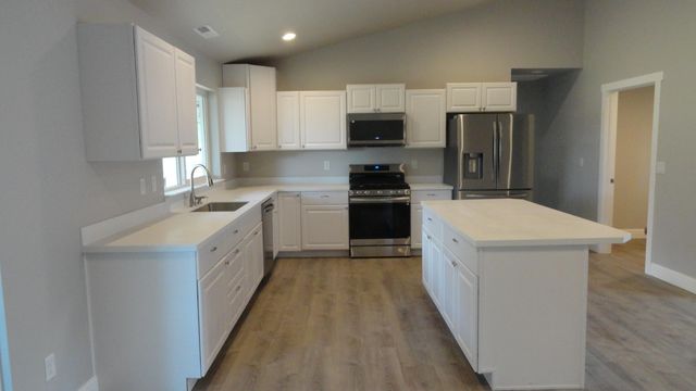 5218 Lyptus Lane, Klamath Falls, OR 97601