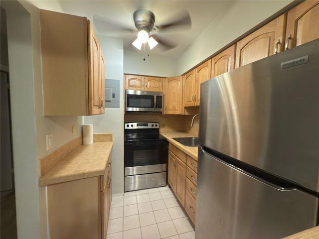 600 Layne Boulevard 117, Hallandale Beach, FL 33009
