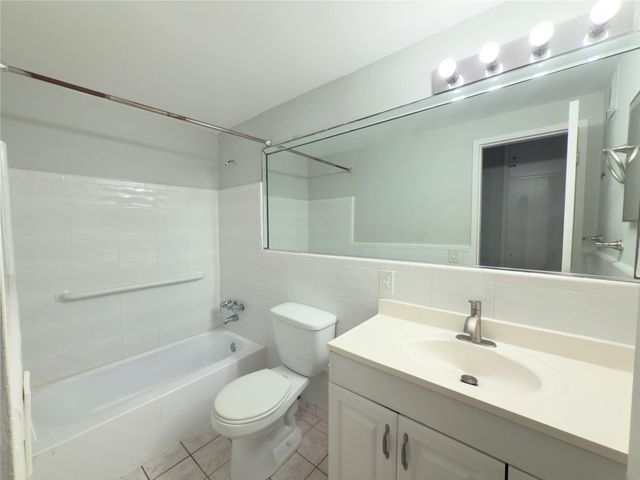 600 Layne Boulevard 117, Hallandale Beach, FL 33009