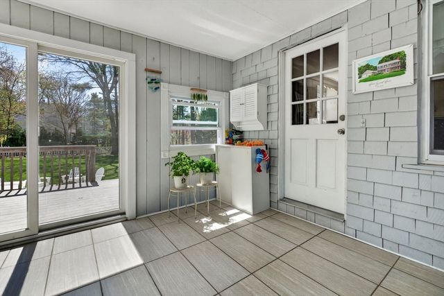 40 Old Farm Rd, North Attleboro, MA 02760