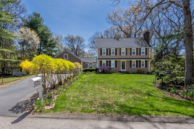 40 Old Farm Rd, North Attleboro, MA 02760