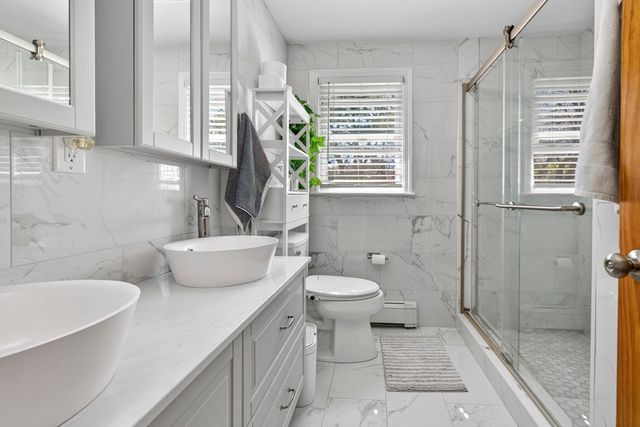 40 Old Farm Rd, North Attleboro, MA 02760