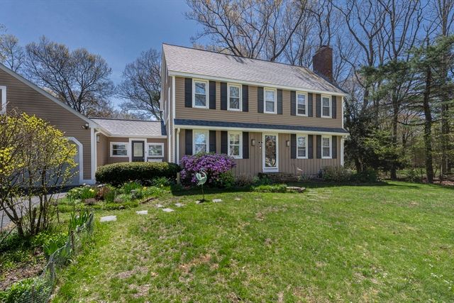 40 Old Farm Rd, North Attleboro, MA 02760