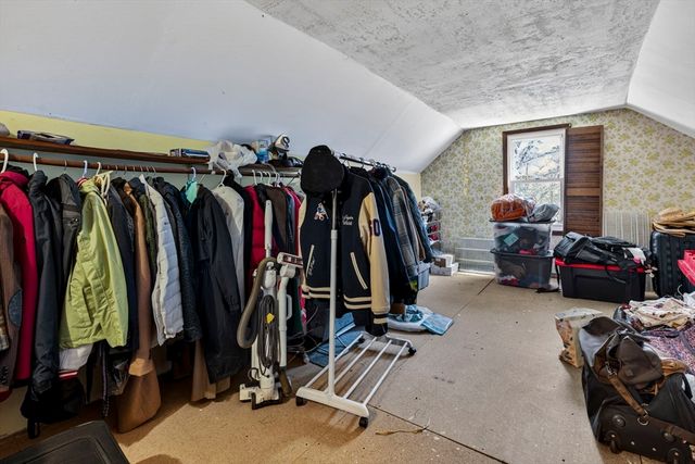 40 Old Farm Rd, North Attleboro, MA 02760