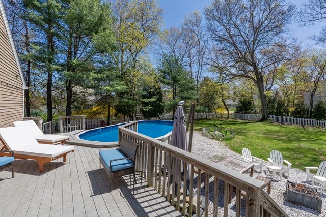 40 Old Farm Rd, North Attleboro, MA 02760