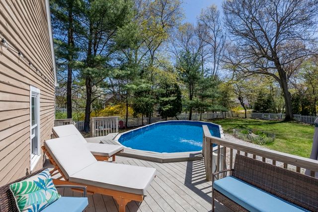 40 Old Farm Rd, North Attleboro, MA 02760