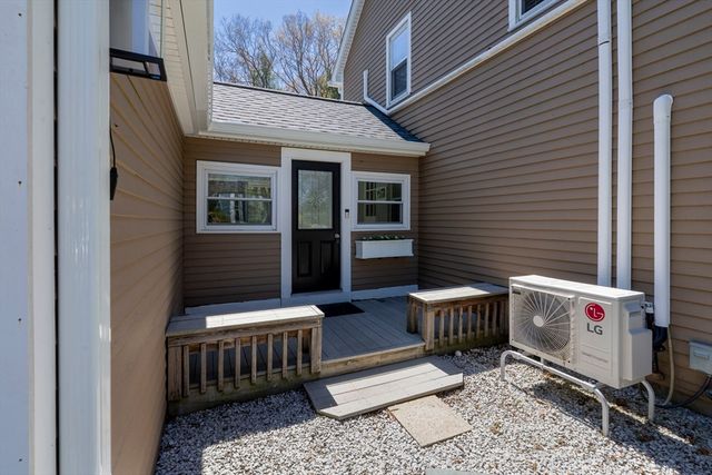 40 Old Farm Rd, North Attleboro, MA 02760
