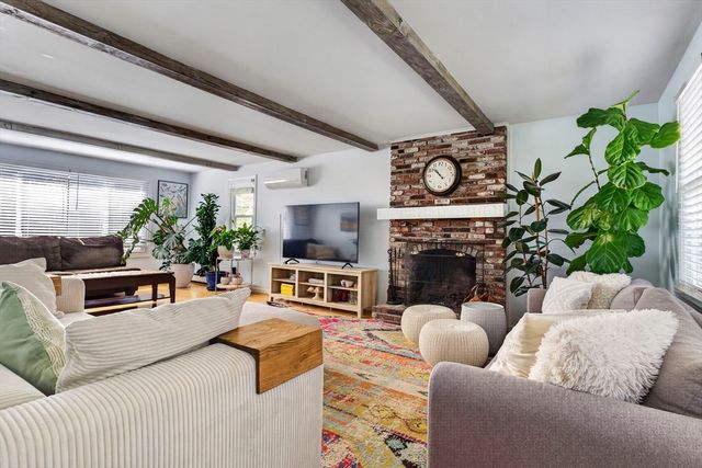 40 Old Farm Rd, North Attleboro, MA 02760
