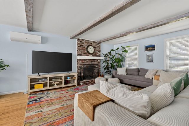 40 Old Farm Rd, North Attleboro, MA 02760
