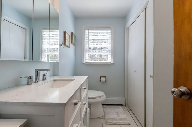 40 Old Farm Rd, North Attleboro, MA 02760