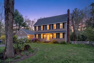 40 Old Farm Rd, North Attleboro, MA 02760