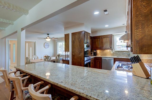 2004 S Renn Avenue, Fresno, CA 93727