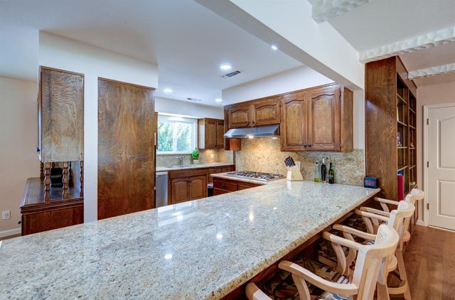 2004 S Renn Avenue, Fresno, CA 93727