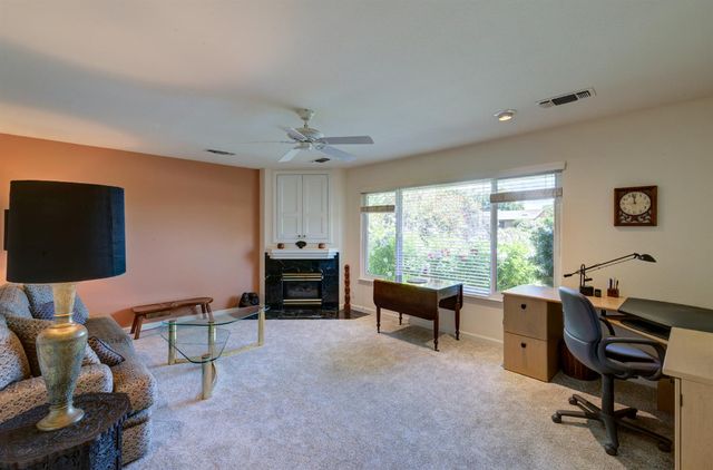 2004 S Renn Avenue, Fresno, CA 93727