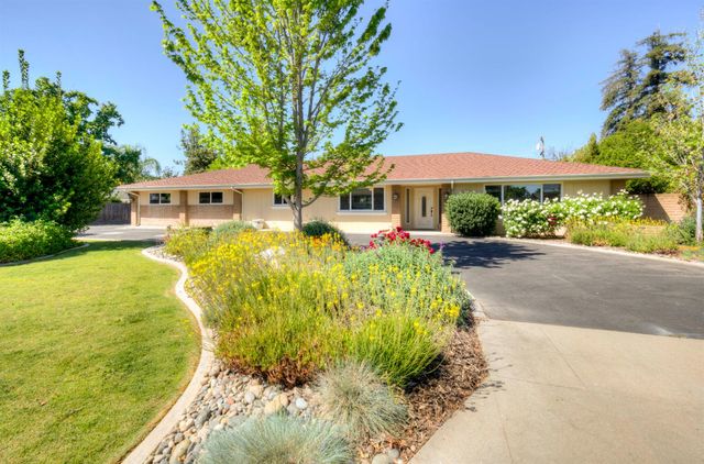 2004 S Renn Avenue, Fresno, CA 93727