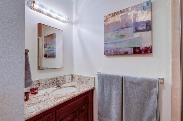 2004 S Renn Avenue, Fresno, CA 93727