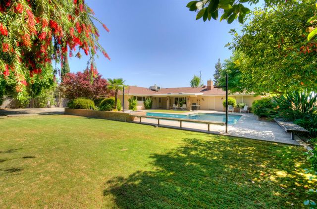 2004 S Renn Avenue, Fresno, CA 93727