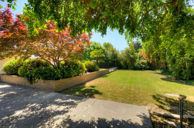 2004 S Renn Avenue, Fresno, CA 93727