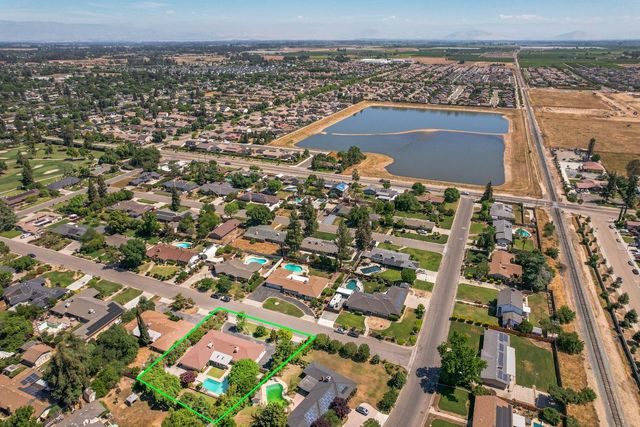 2004 S Renn Avenue, Fresno, CA 93727