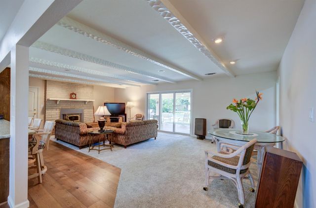 2004 S Renn Avenue, Fresno, CA 93727