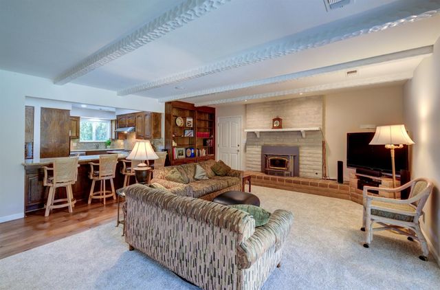 2004 S Renn Avenue, Fresno, CA 93727