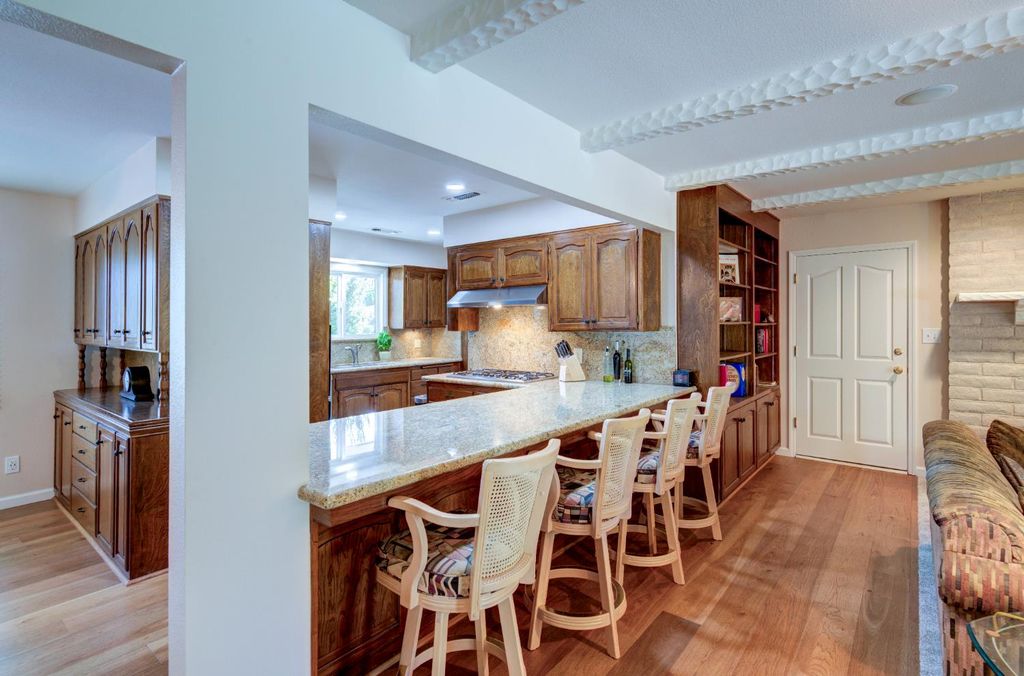 Image 10 of property listing at 2004 S Renn Avenue, Fresno, CA 93727