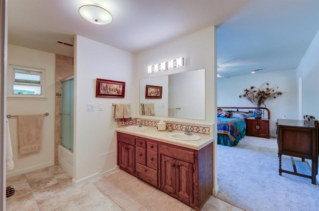 Image 18 of property listing at 2004 S Renn Avenue, Fresno, CA 93727