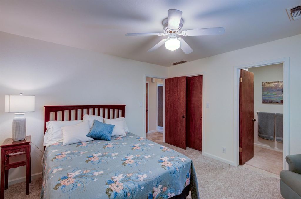 Image 20 of property listing at 2004 S Renn Avenue, Fresno, CA 93727