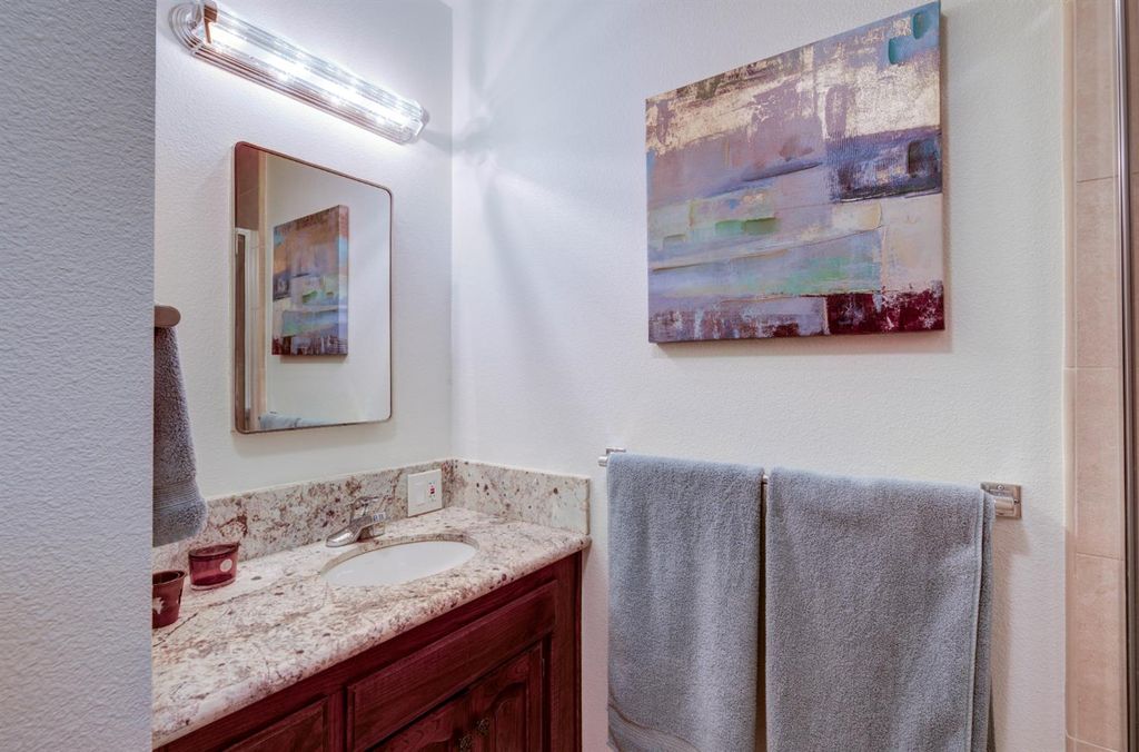 Image 21 of property listing at 2004 S Renn Avenue, Fresno, CA 93727