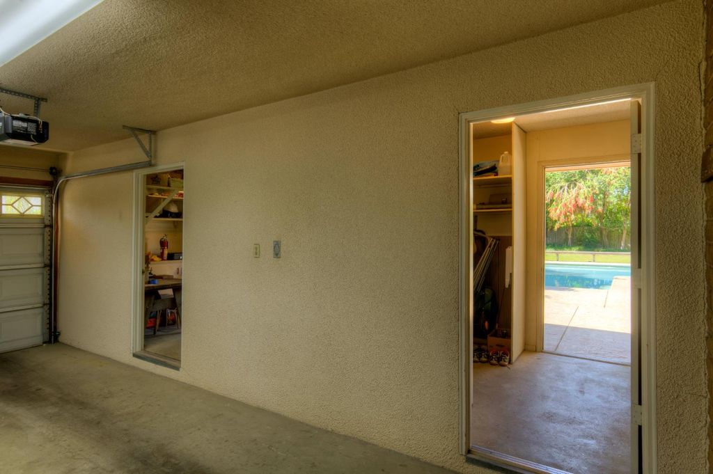 Image 32 of property listing at 2004 S Renn Avenue, Fresno, CA 93727