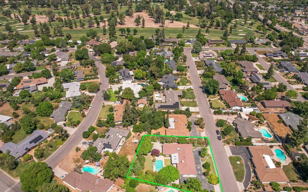 Image 4 of property listing at 2004 S Renn Avenue, Fresno, CA 93727