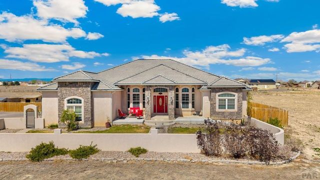1073 W El Esperante Dr, Pueblo West, CO 81007