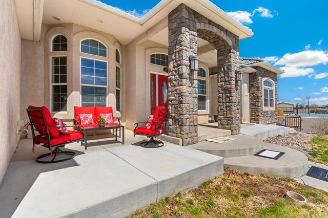 1073 W El Esperante Dr, Pueblo West, CO 81007