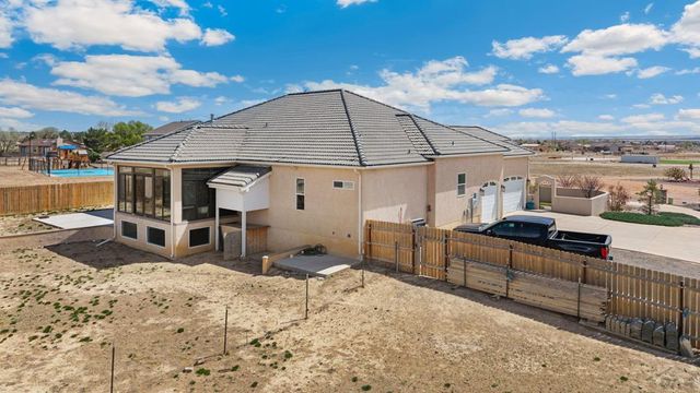 1073 W El Esperante Dr, Pueblo West, CO 81007