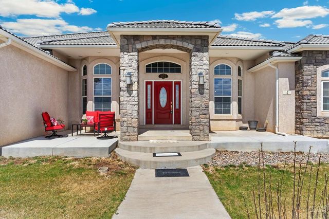 1073 W El Esperante Dr, Pueblo West, CO 81007
