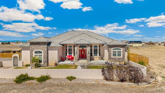 1073 W El Esperante Dr, Pueblo West, CO 81007