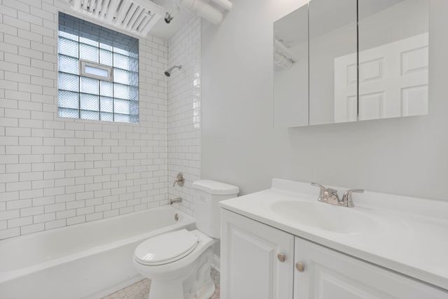 4454 W Parker Avenue G, Chicago, IL 60639