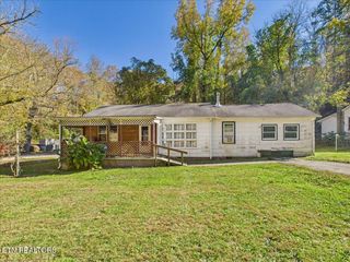 1871 Ruritan Rd, Harriman, TN 37748