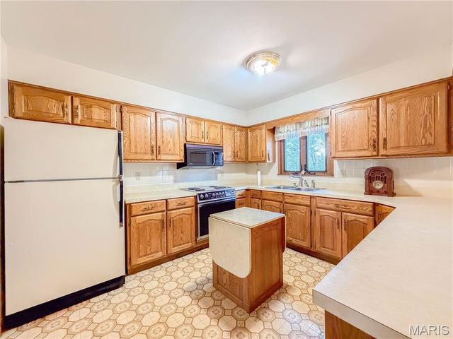 2560 Highway N, Pacific, MO 63069