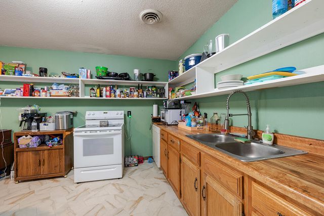 1302 Valley Avenue, Ava, MO 65608