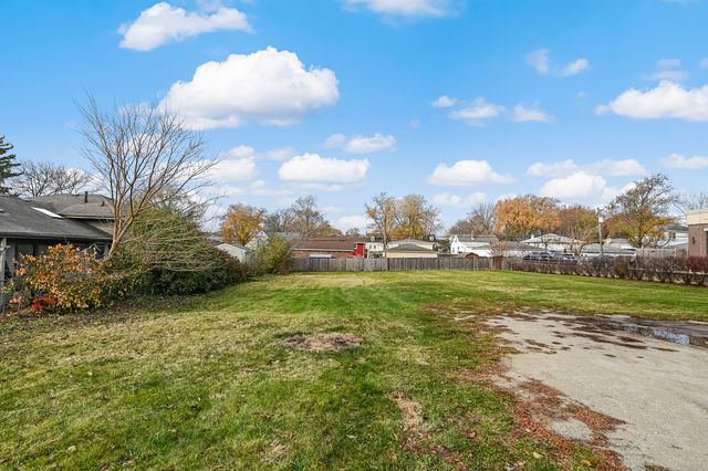 3920 N CASS Avenue, Westmont, IL 60559