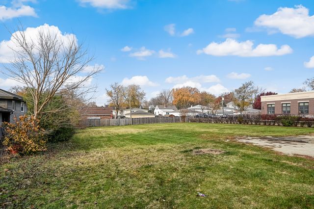 3920 N CASS Avenue, Westmont, IL 60559