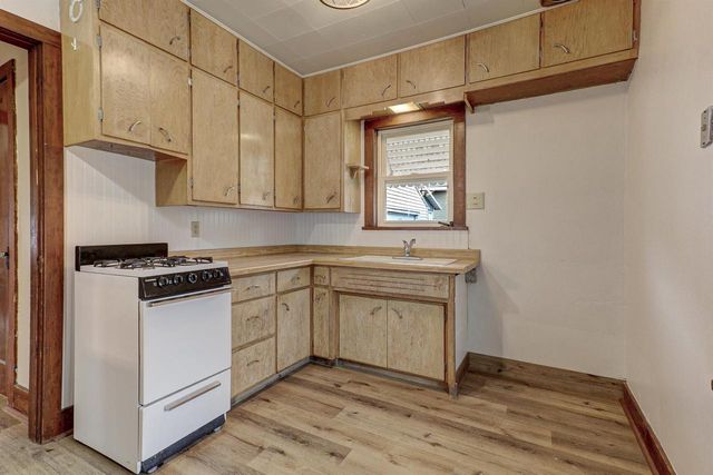 231 N NASH STREET, Hortonville, WI 54944