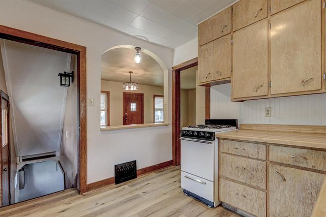 231 N NASH STREET, Hortonville, WI 54944