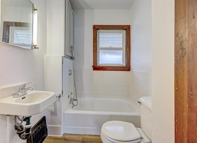 231 N NASH STREET, Hortonville, WI 54944